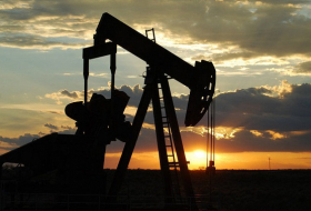 Oil prices hit 6-month high amid supply disruptions 